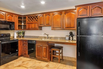 Family Suite, 2 Bedrooms, Kitchen (Full Kitchen)