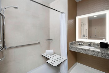 Room, 1 King Bed (Mobility/Hearing Accessible, Tub)