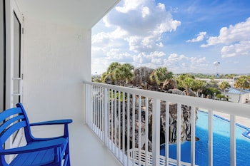 Junior Suite, Multiple Beds, Pool View