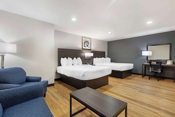 Suite, 2 Queen Beds, Non Smoking, Refrigerator & Microwave (Living Room;with Sofabed)