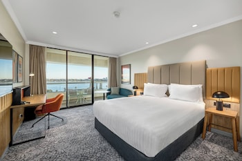Premium Room, 1 Queen Bed, Balcony, River View (Swan River View, High Floor)