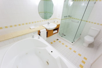 Premium Room, 1 Queen Bed, Jetted Tub