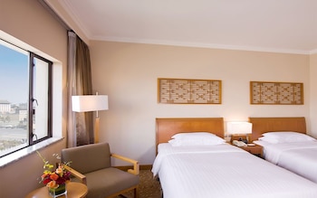 Deluxe City Wall View Twin Room