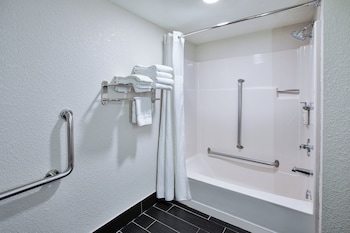 Suite, 1 King Bed, Accessible (Comm, Mobil, Accessible Tub)