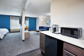 Suite, 1 King Bed, Accessible (Comm, Mobil, Accessible Tub)