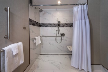 Deluxe Room, 2 Double Beds (Mobility Accessible, Roll-In Shower)