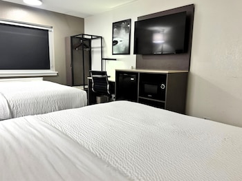 Room, 2 Queen Beds, Non Smoking (Interior Entrance)