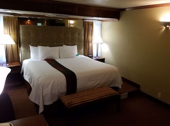 Honeymoon Suite, 1 King Bed, Non Smoking, Jetted Tub