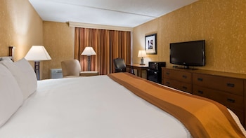 Standard Room, 1 King Bed, Non Smoking, Refrigerator & Microwave