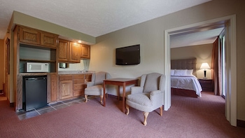 Suite, 1 King Bed, Non Smoking, Jetted Tub (Larger Room;with Sofabed)