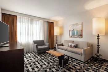 Suite, 1 King Bed, City View