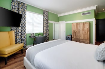 King Bedroom City View