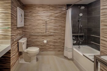 Room, 1 King Bed (Mobility Accessible, Tub)