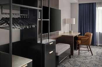 Room, 1 King Bed (Pure)