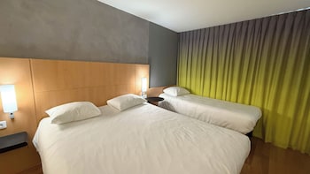 Room, Multiple Beds