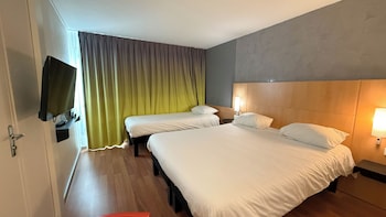 Room, Multiple Beds