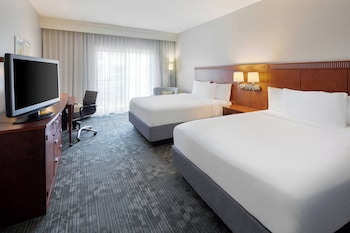 Room, 2 Queen Beds, Hearing Accessible (Transfer Shower & Accessible Bathtub)