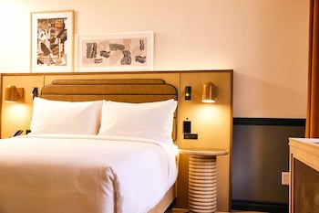 Room, 1 Queen Bed (Swanky Queen)