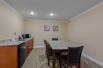 Executive Suite, 1 King Bed, Non Smoking, Kitchenette