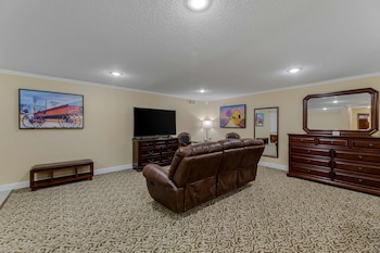 Executive Suite, 1 King Bed, Non Smoking, Kitchenette