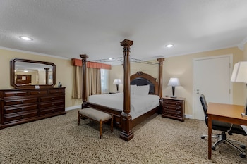 Executive Suite, 1 King Bed, Non Smoking, Kitchenette