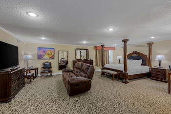 Executive Suite, 1 King Bed, Non Smoking, Kitchenette