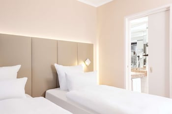 Suite (Extra Bed 3 adults)