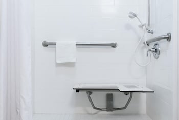 Room, 1 Queen Bed, Accessible (Mobility and Hearing)