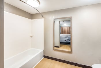 Deluxe Room, 2 Double Beds (Smoke Free)