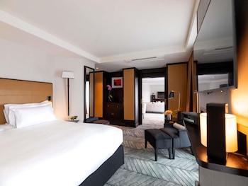 Suite, 1 King Bed, Terrace (Opera)