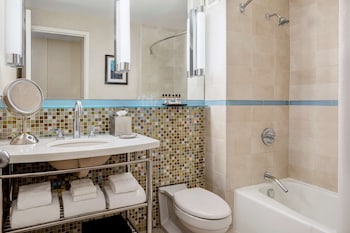 Deluxe Studio Suite, 1 King Bed