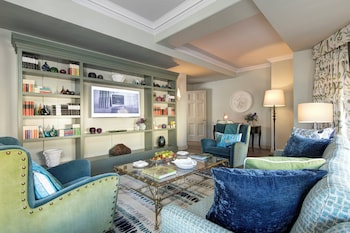 Suite (Bowes-Lyon)
