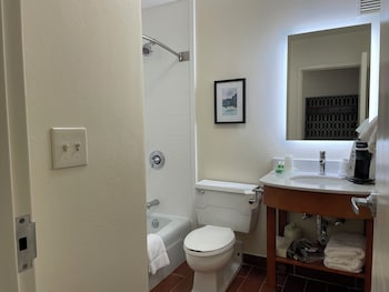 Standard Room, 1 Queen Bed