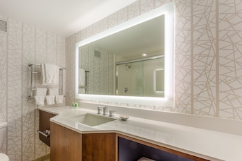 Standard Room, 2 Queen Beds (Atrium View)