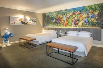 Family Room, 2 Queen Beds (Fun Smurf)
