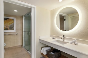 Suite, 1 King Bed, Hearing Accessible