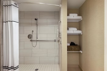Suite, 1 King Bed with Sofa bed, Mobility Accessible, Oceanfront