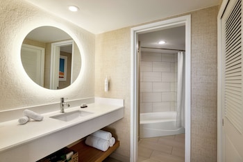 Suite, 1 King Bed, Sunset View