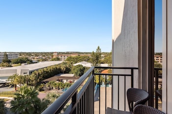 Suite, 1 King Bed with Sofa bed, Mobility Accessible, Balcony