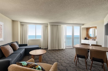 Deluxe Suite, 1 King Bed, Oceanfront, Accessible Roll-in Shower, Corner Wraparound Balcony