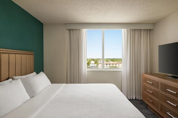Suite, 1 King Bed with Sofa bed, Mobility Accessible, Balcony