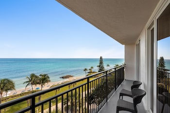 Deluxe Suite, 1 King Bed with Sofa bed, Balcony