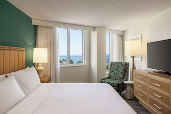 Suite, 1 King Bed, Oceanview, Sit Down Balcony