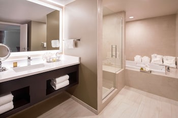 Room, 1 King Bed, Accessible (Roll-In Shower, Hearing)