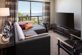 Suite, 1 King Bed, Balcony
