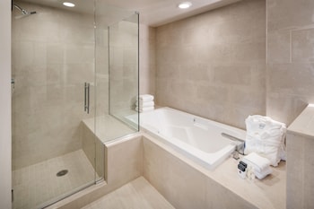 Suite, 1 King Bed, Balcony