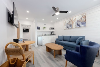 Siesta Bar Side Suite