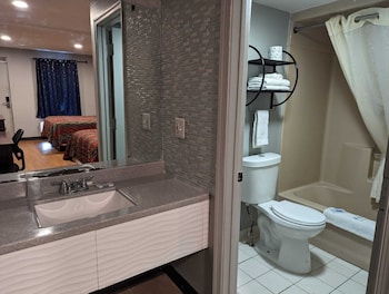Room, 1 King Bed, Refrigerator & Microwave