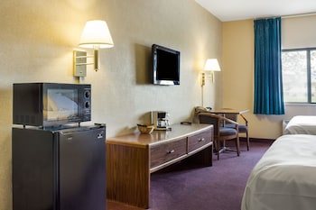 Standard Room, 2 Queen Beds, Non Smoking