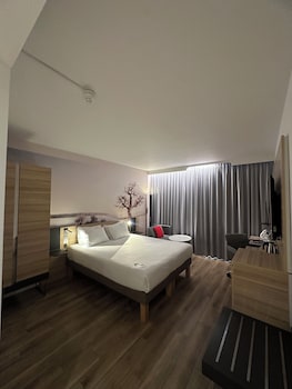 Superior Room, 1 Queen Bed, Accessible
